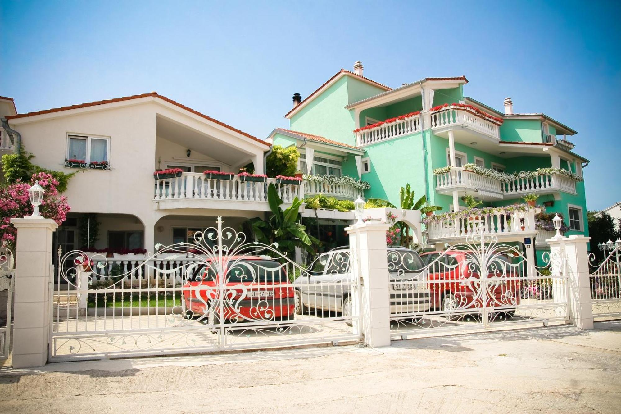 Apartments Katarine Zrinske Vodice Bagian luar foto
