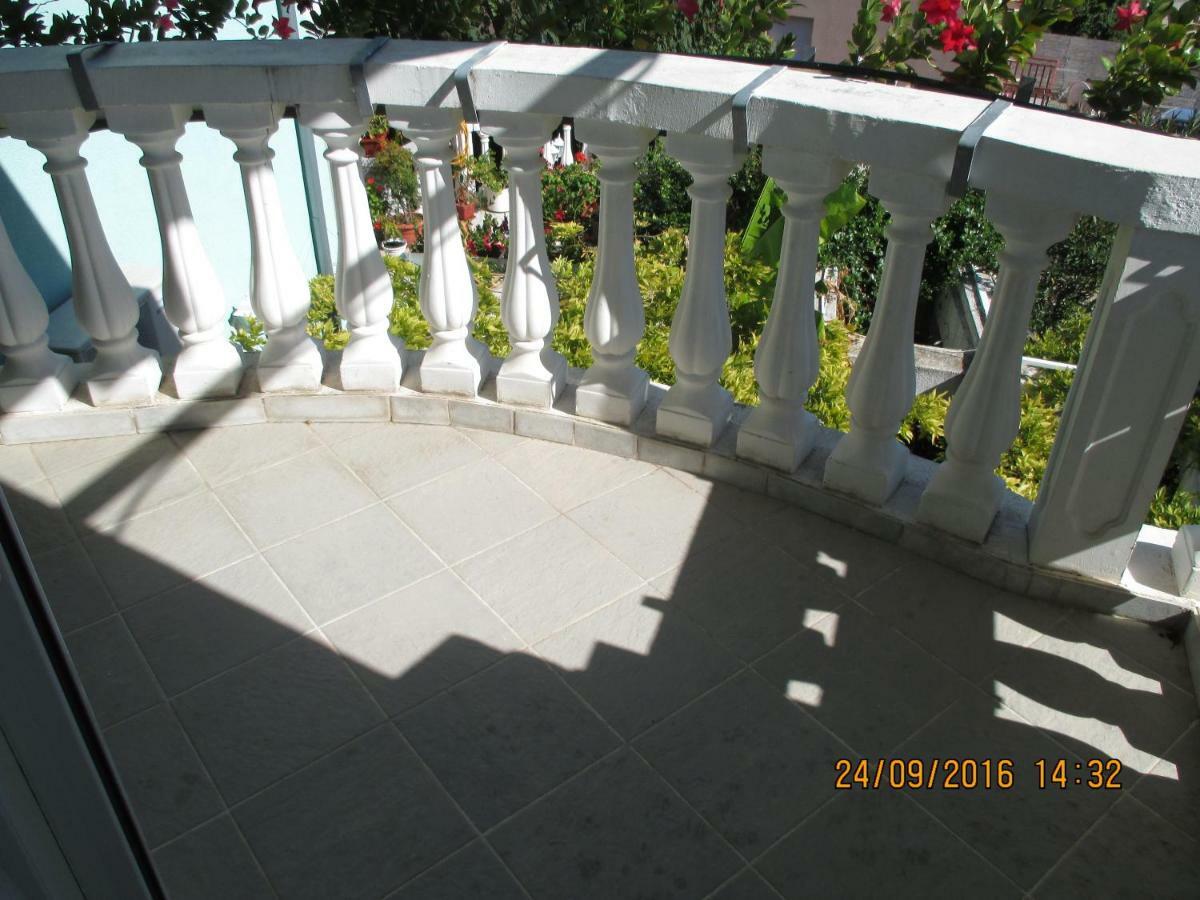 Apartments Katarine Zrinske Vodice Ruang foto
